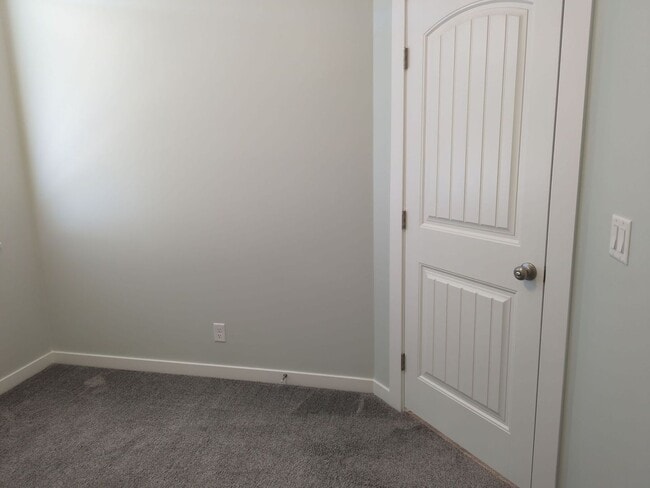 Building Photo - Modern 3 Bedroom Home with Spacious Layout!