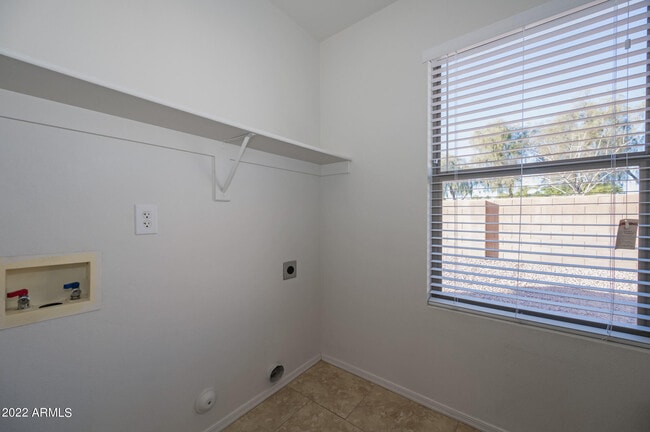 Building Photo - 2820 E Augusta Ave