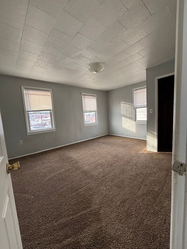 Building Photo - Super Cute 2 Bedroom 1 Bath Home