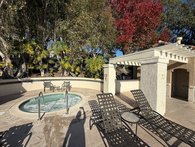 Building Photo - 1BR/1BA Condo w/ ASSIGNED PARKING for rent near Del Mar AVAILABLE NOW!