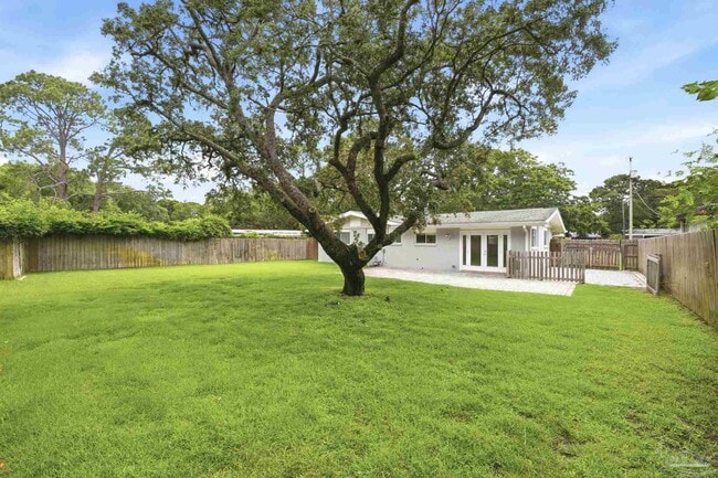 Building Photo - 302 Loruna Dr
