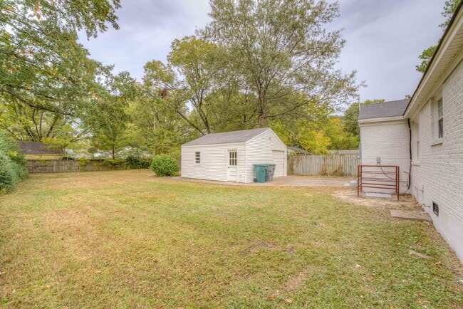 Building Photo - Charming 3-Bedroom Home with Modern Upgrades and Spacious Backyard in a Peaceful Neighborhood