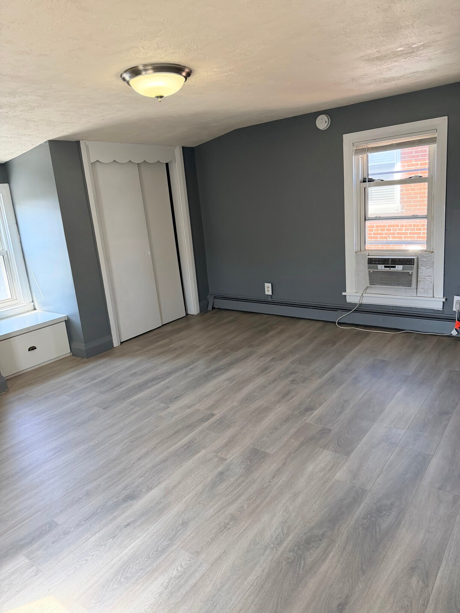 Building Photo - 1212 E Philadelphia Ave