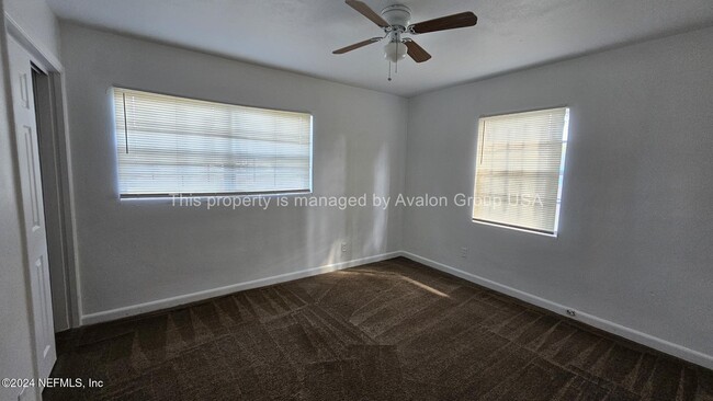 Building Photo - 9106 Altamont Ave W