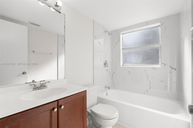 Building Photo - 10032 Twin Lakes Dr