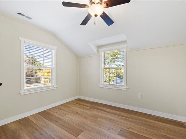 Building Photo - 910 Torbett St