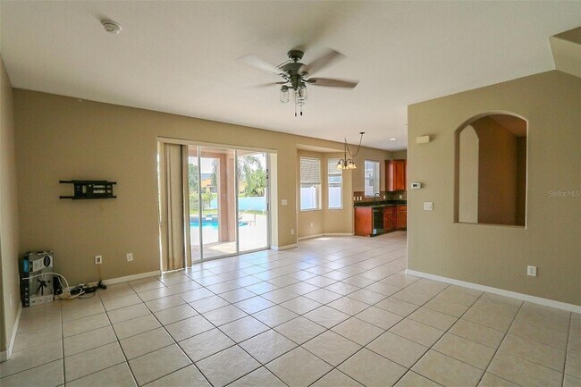 Building Photo - 9018 Pinebreeze Dr