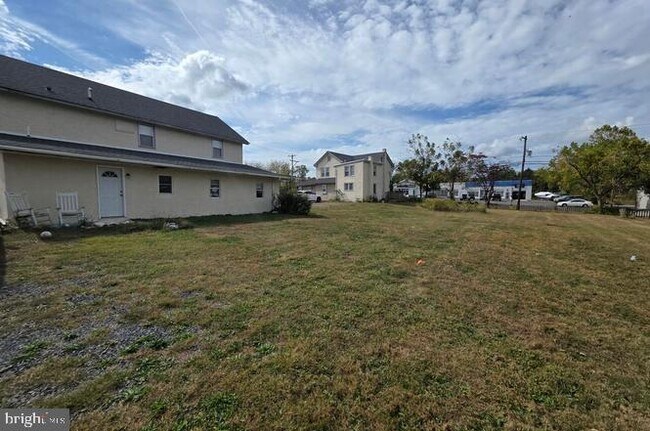 Building Photo - 203 E Cedarville Rd