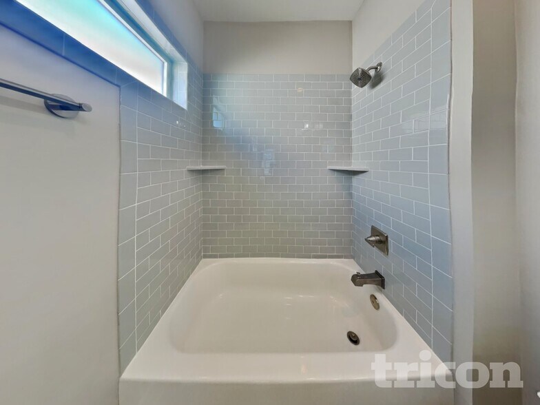 Building Photo - 1208 Hillwood Private Cove