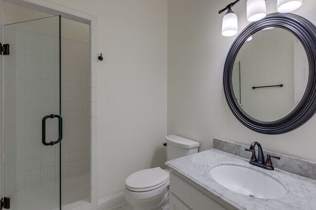 Building Photo - AVAILABLE NOW!-- Walk to Kenrose and Raven...