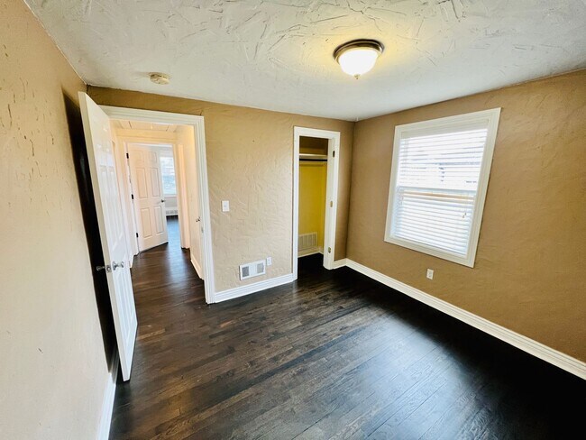 Building Photo - UNIVERSITY HILLS, CHARMING RANCH HOME, UPDATES THROUGHOUT, 3 BED, LARGE YARD, DECK AND PERGOLA .