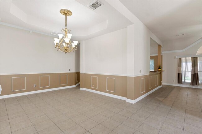 Building Photo - 10115 Willow Crossing Dr