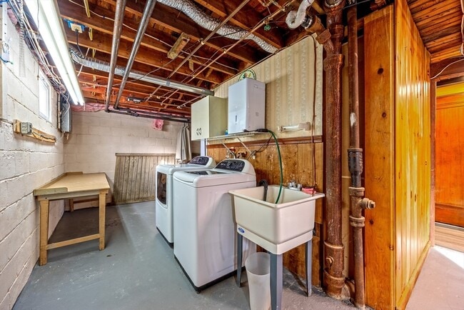 Building Photo - 27 Lathrop St