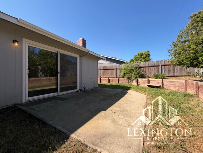 Building Photo - Lovely, 3BD/2BA, Home in Desirable Orangevale Neighborhood, Almond Acres, off Oak Ave. and Hickory!