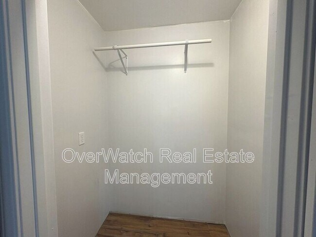 Building Photo - 6121 De Armoun Rd