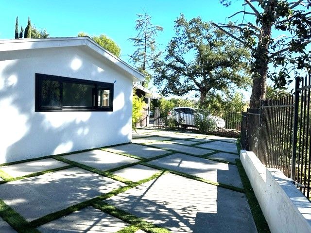 Building Photo - 22421 Mulholland Dr