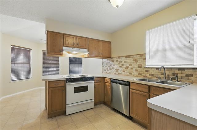 Building Photo - 2725 Yoakum St
