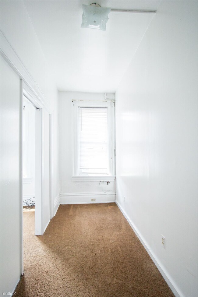 Building Photo - 3 br, 1 bath House - Uptown close To Point...