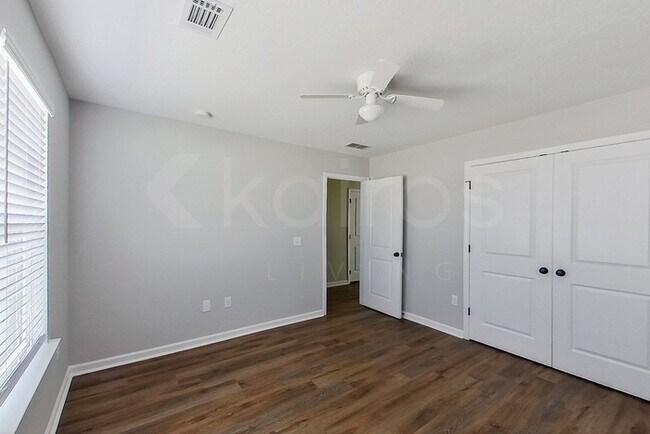 Building Photo - 10 Camper Cir