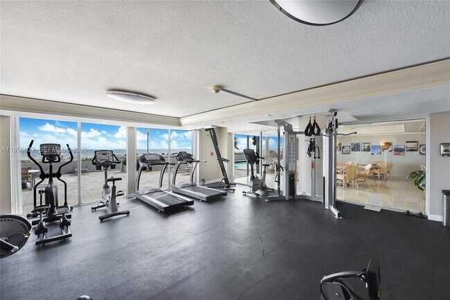 Building Photo - 465 Ocean Dr