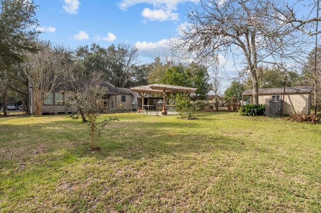 Building Photo - 2406 Oaklawn Dr