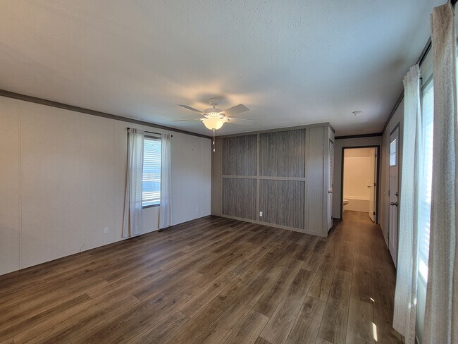 Building Photo - 9572 Anchor Dr