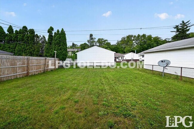 Building Photo - 1818 Christian Ave