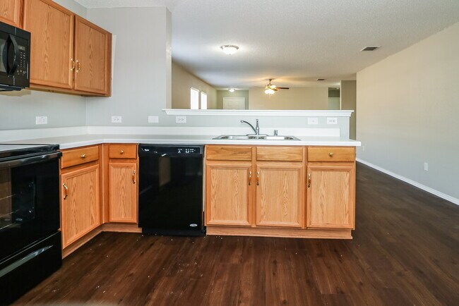 Building Photo - 1815 Northridge Dr