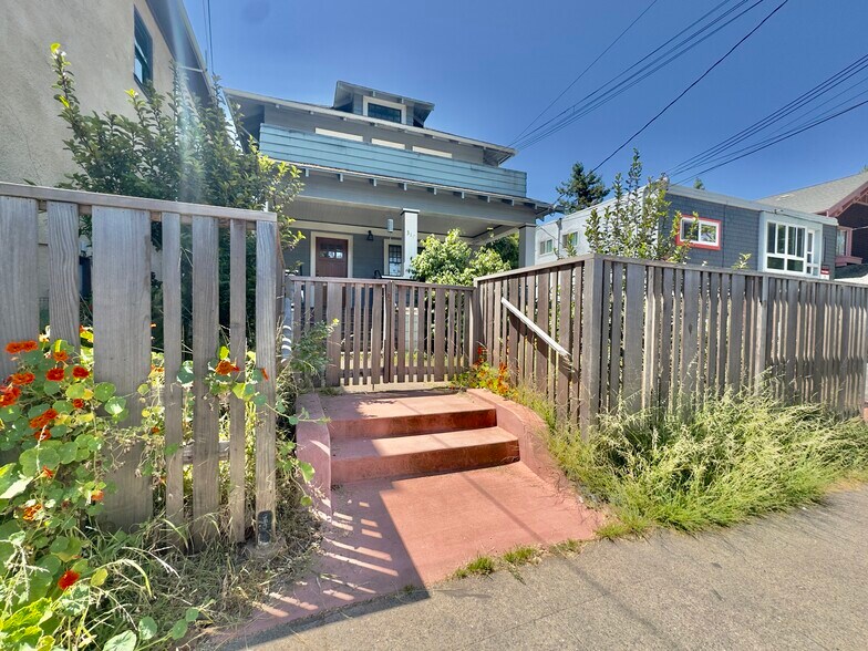 Building Photo - 319 Alcatraz Ave