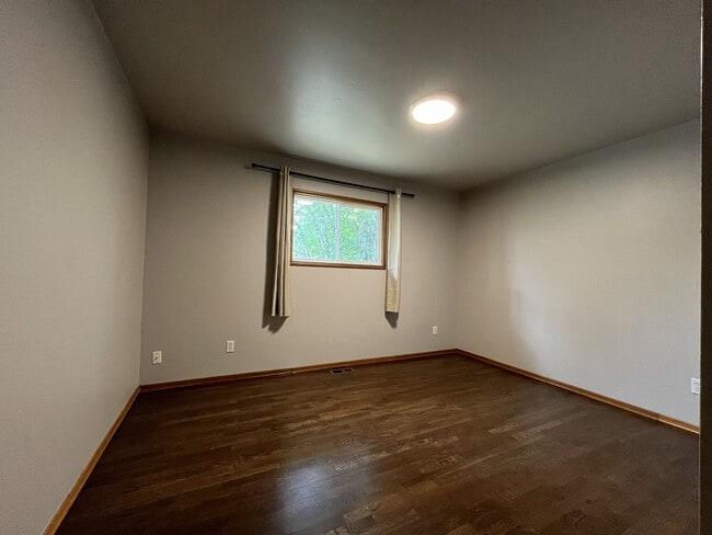 Building Photo - Beautiful 3-Bedroom West Linn Home with Bonus Room, Updated Kitchen and Large Fenced Yard
