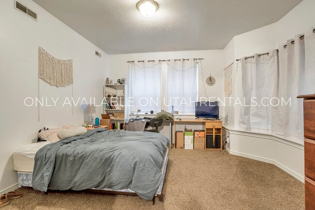 Building Photo - 455 Belmont Pl