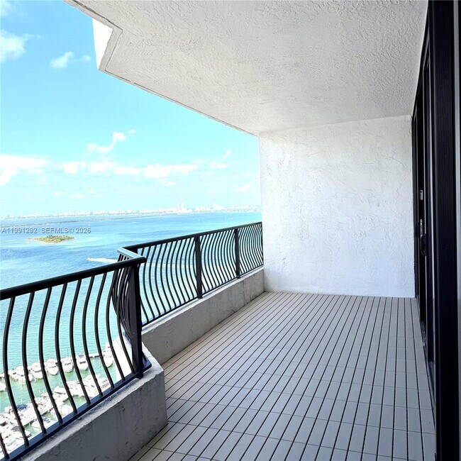 Building Photo - 555 NE 15th St