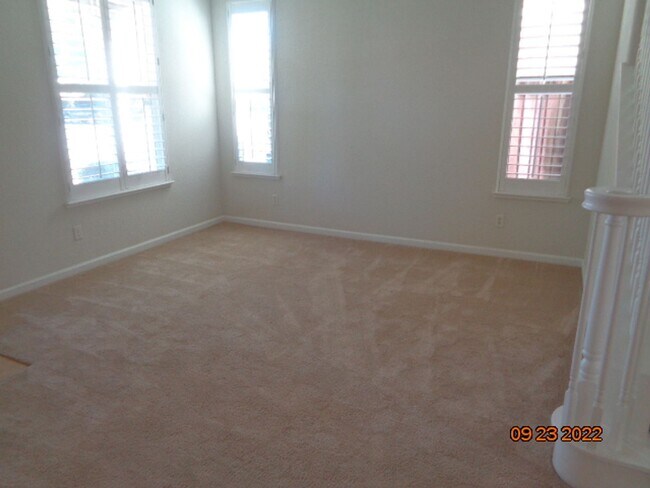 Building Photo - 1205 Valley Glen Dr