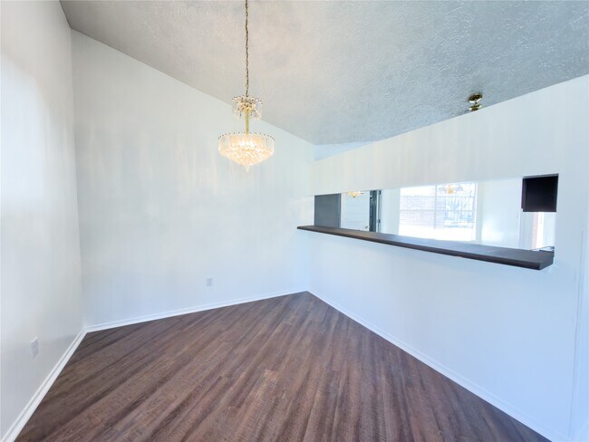 Building Photo - 13610 Piney Oaks Dr