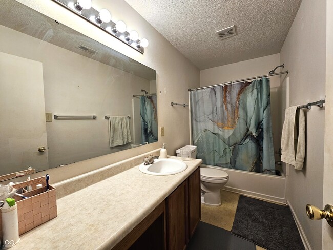 Building Photo - 10633 Cyrus Dr