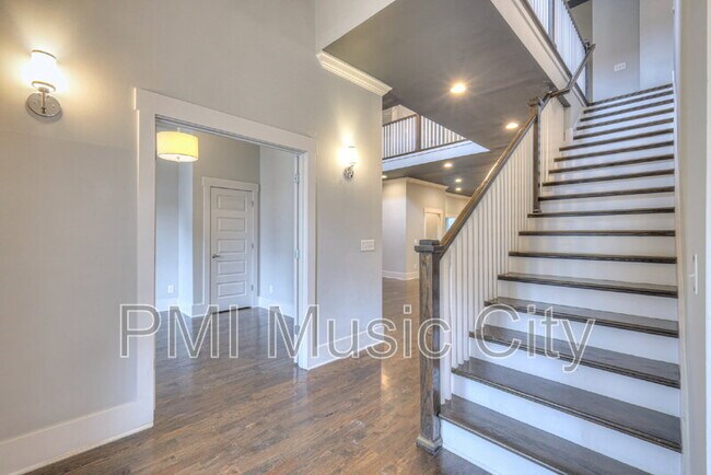 Building Photo - 1537B Battlefield Dr