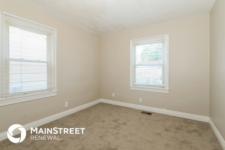 Building Photo - 2112 McCloskey Ave