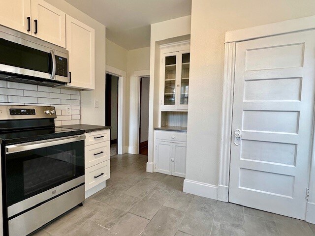 Kitchen and pantry - 735 Dover Pl