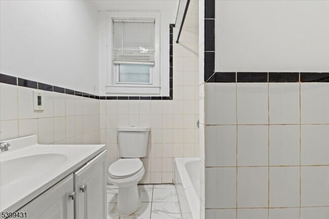 Building Photo - 512 Union Ave