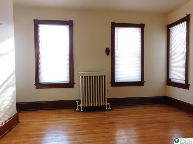 Building Photo - 300 S 9th St