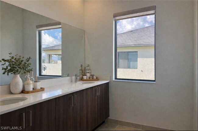 Building Photo - 5114 Panella Ave