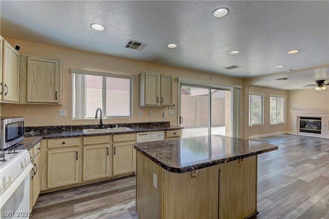 Building Photo - 5317 La Quinta Hills St