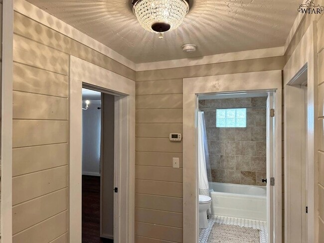 Building Photo - 1716 Victory Ave