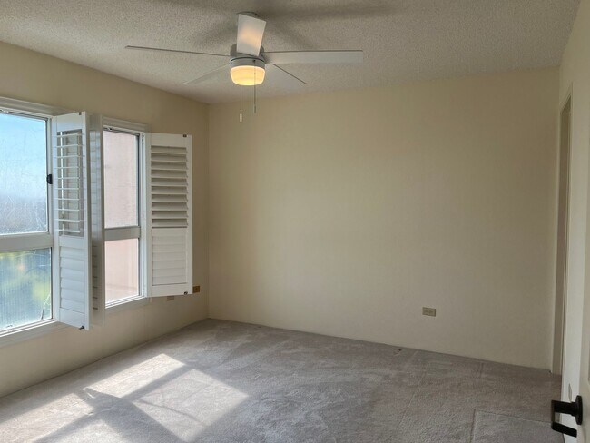 Building Photo - Country Club Villas - 2 bedrooms, 2 bath u...
