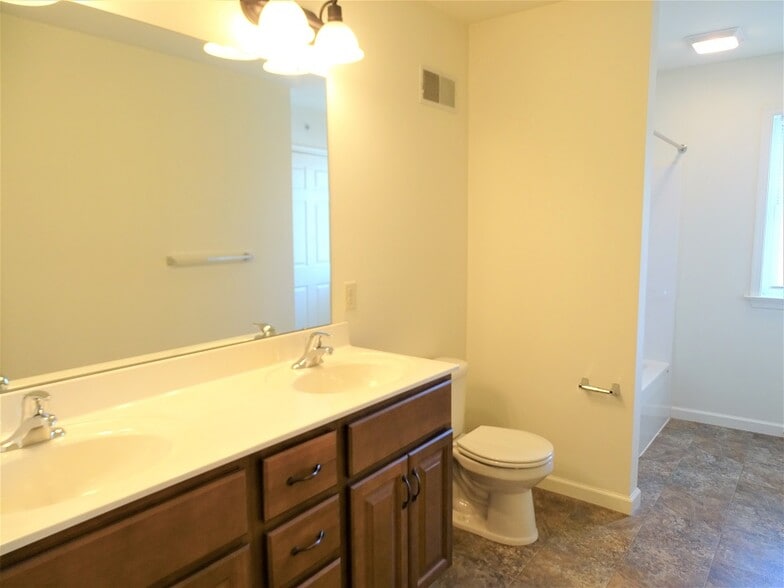 Building Photo - 256 Limestone Dr