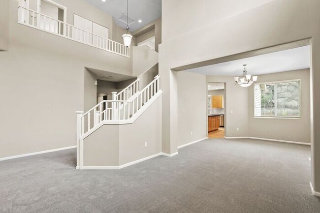 Building Photo - Gorgeous Modern Air Conditioned Home in Ga...