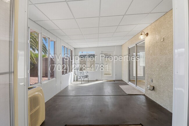 Building Photo - SE!! 4 Bedrooms!! Single Story!!! 3 Car Garage!!! Gated!! Water Conditioner!! All Appliances!!! F...