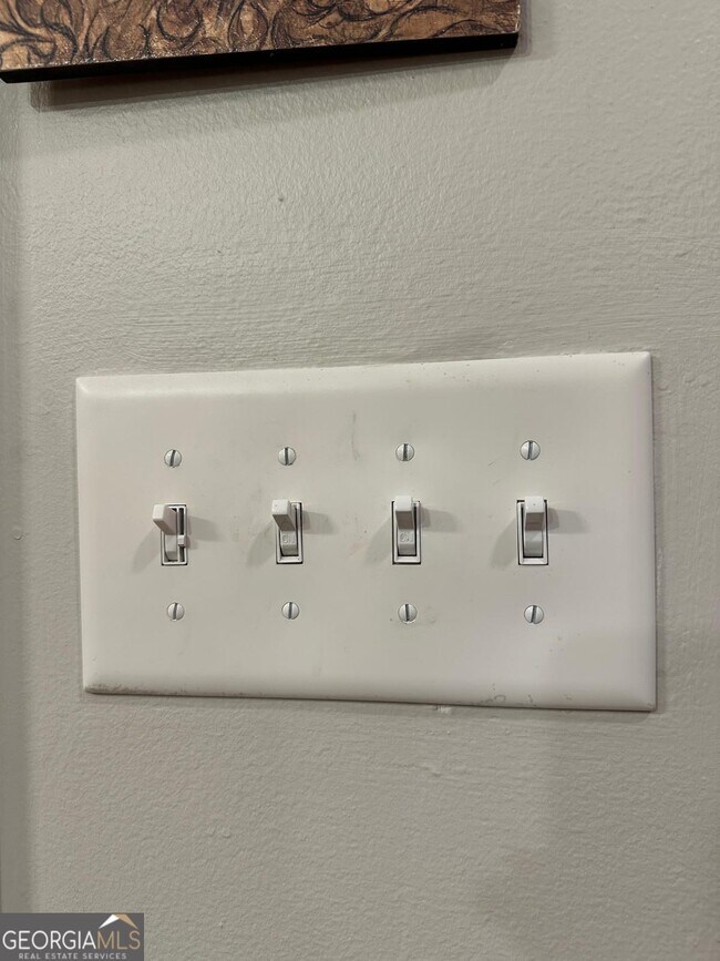 Building Photo - 115 Peyton Rd SW