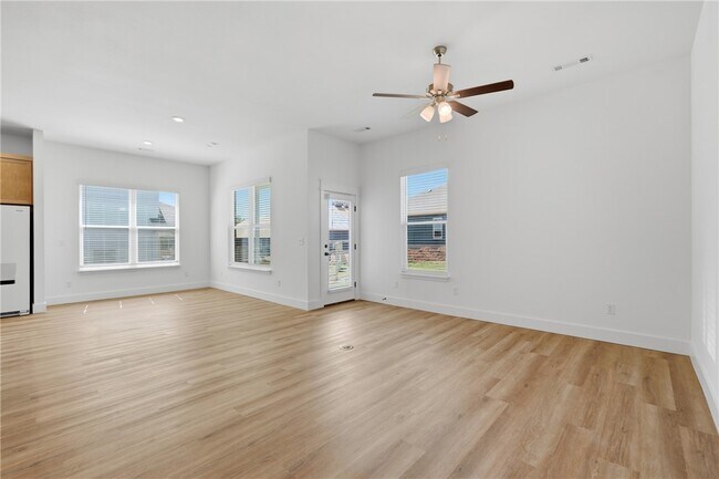 Building Photo - 5071 Vista Ave