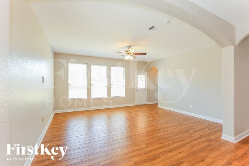Building Photo - 5926 Akin Elm